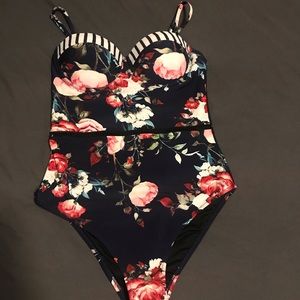 NWT Cupshe Bathing suit